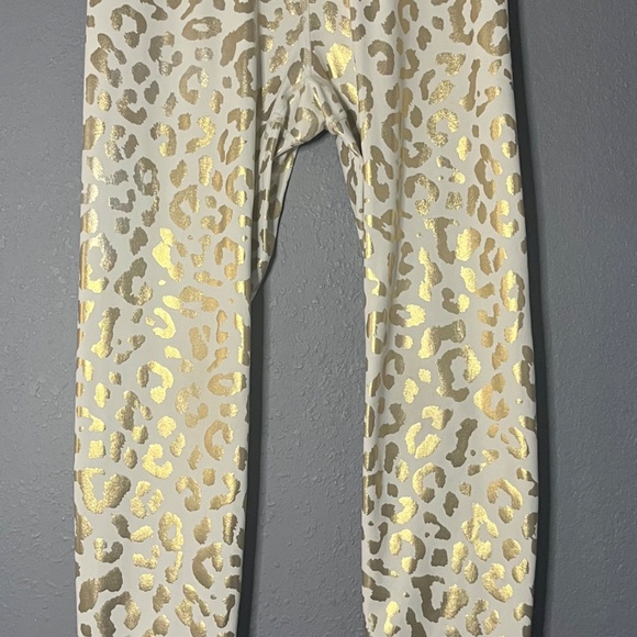Unbranded Metallic Leopard Print High Waisted Leggings Girls Size Small Gold - Picture 2 of 9